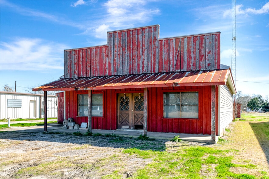 More Photos Of 321 Kolle Road, Inez General Retail For Sale