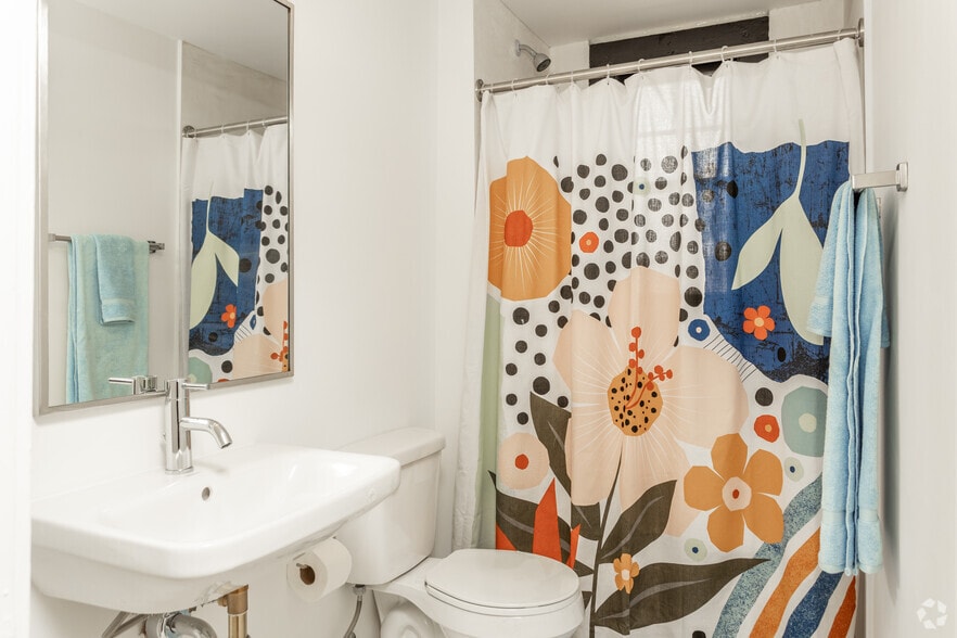 More Photos Of 1729 Grand Ave, Des Moines Apartments For Sale