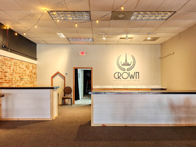 More Photos Of 121 N Poplar St, Paris Storefront Retail Residential For Sale