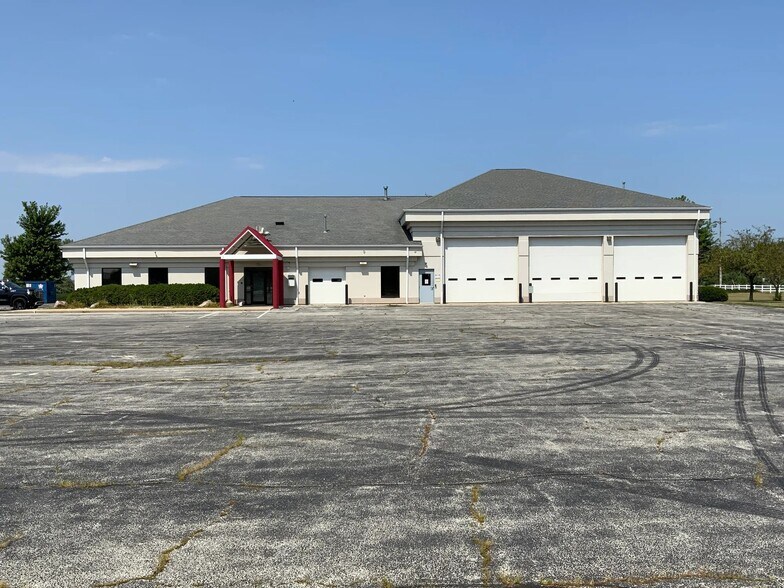 Primary Photo Of 27681 Cummings Rd, Millbury Flex For Sale