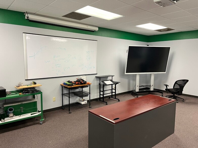 More Photos Of 1214 Gas Plant Rd, San Angelo Manufacturing For Sale