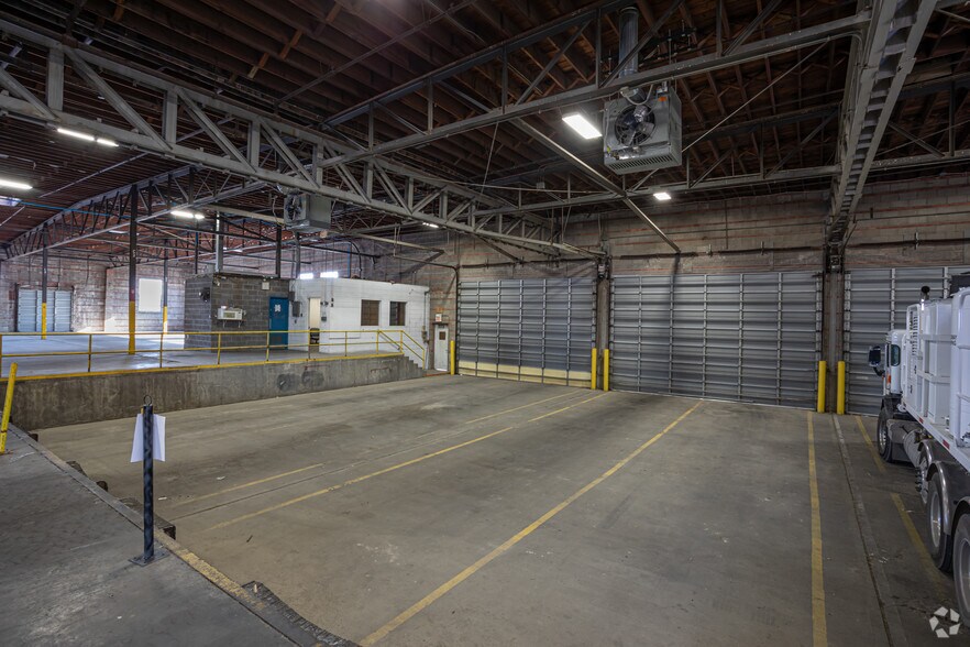 More Photos Of 88-92 Sunshine Rd, Kansas City Distribution For Lease