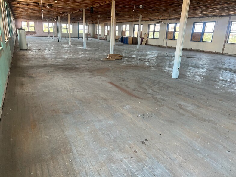 More Photos Of 1305 S 1st St, Abilene General Retail For Sale