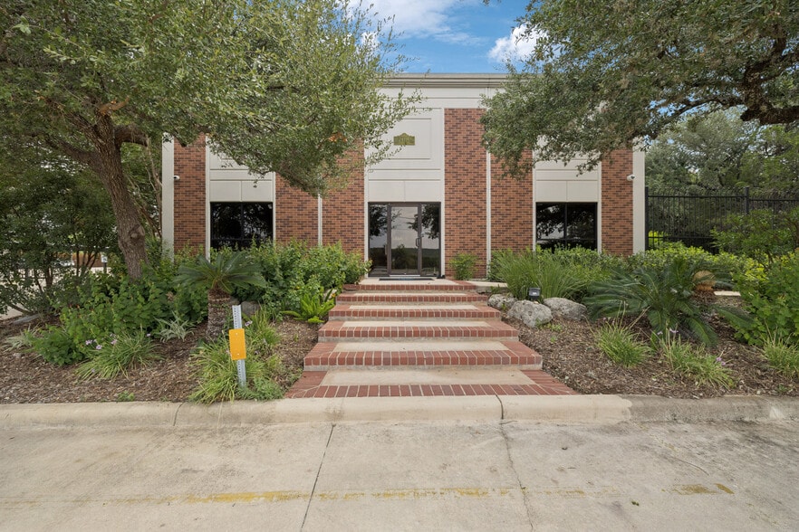 More Photos Of 24114 Blanco Rd, San Antonio Light Distribution For Sale