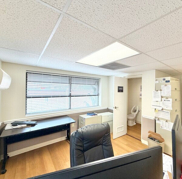 More Photos Of 1330 Mercer St, Princeton Office For Sale