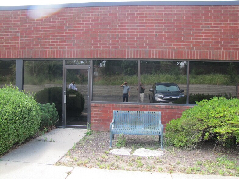 More Photos Of 2004 Fox Dr, Champaign Medical For Sale