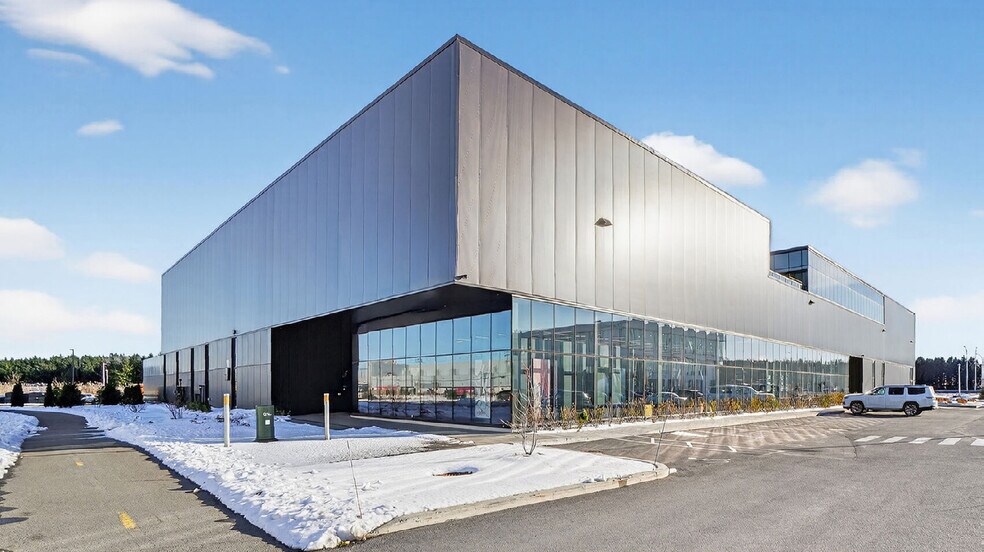 More Photos Of 401 Rue Louis-Blériot, Mascouche Light Distribution For Sale