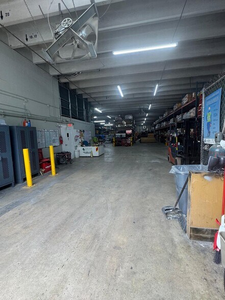 More Photos Of 2000-2040 NW 94th Ave, Miami Warehouse For Sale