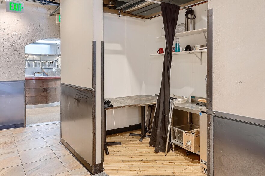 More Photos Of 1035 Pearl St, Boulder Office For Sale