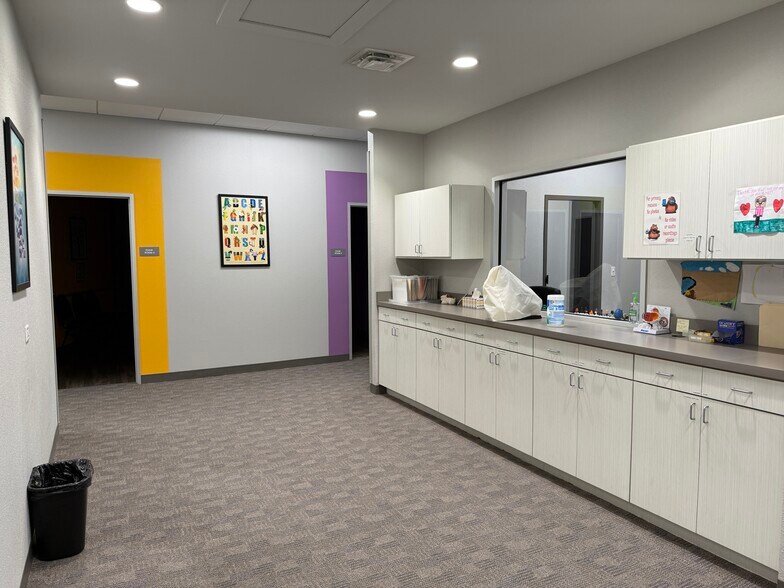 More Photos Of 2212 Emery St, Denton Medical For Sale