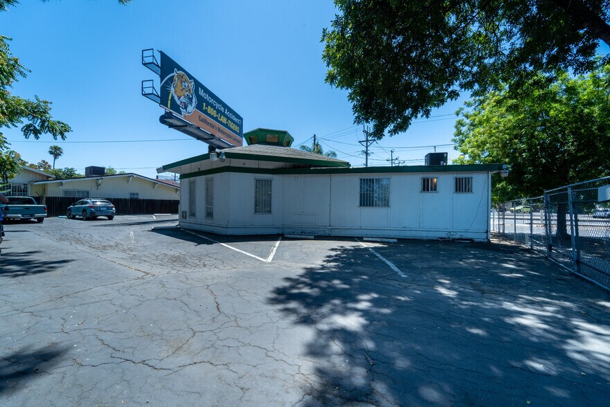 More Photos Of 1107 E Harding Way, Stockton Freestanding For Lease