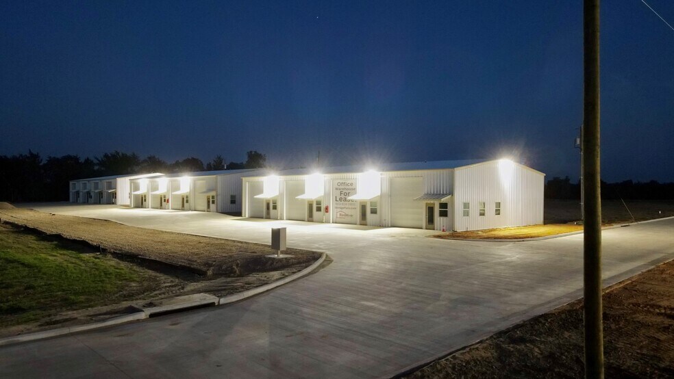 More Photos Of 5501 Bonham St, Paris Unknown For Lease