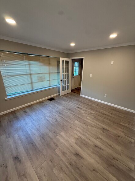 More Photos Of 1401 Thompson Cir, Gardendale Office For Sale