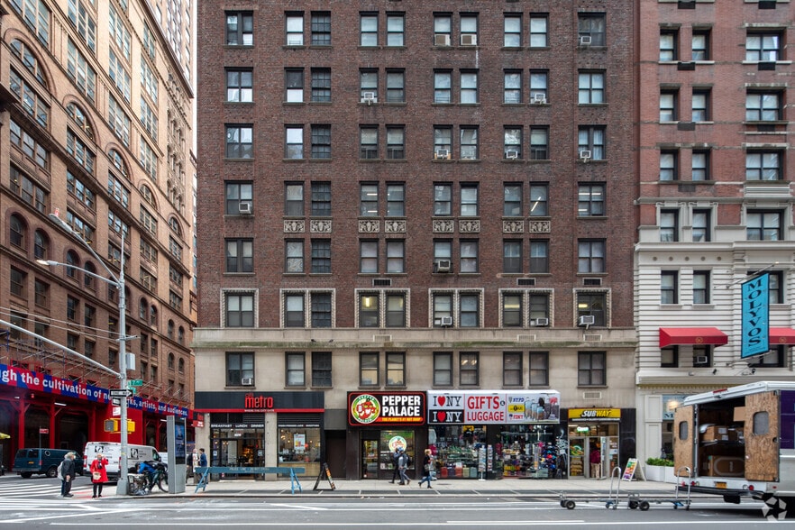 More Photos Of 162 W 56th St, New York Apartments For Lease