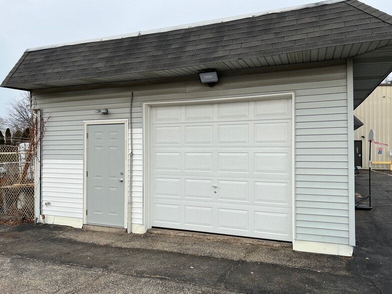 More Photos Of 2605 Durham Rd, Bristol Office For Lease