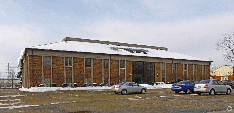 Primary Photo Of 30505 Bainbridge Rd, Solon Office For Lease
