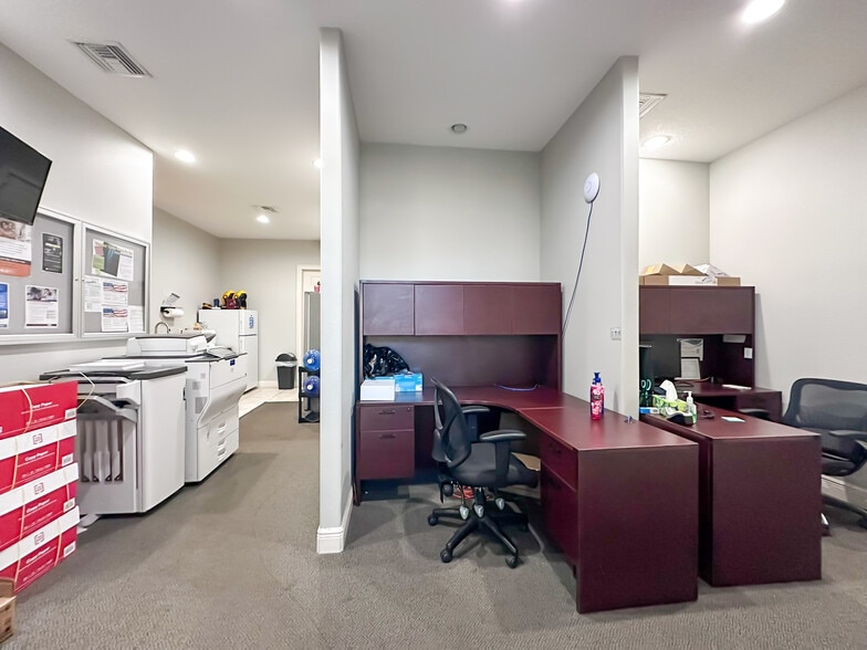 More Photos Of 180 Fitzgerald Rd, Lakeland Office For Sale