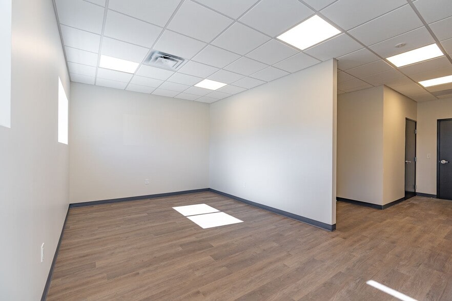 More Photos Of 2903-2919 Ladybird Ln, Dallas Unknown For Lease