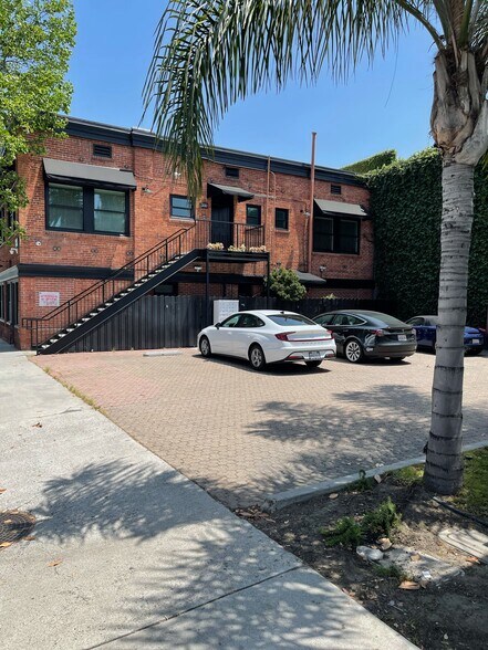 More Photos Of 618-624 N Main St, Santa Ana General Retail For Sale