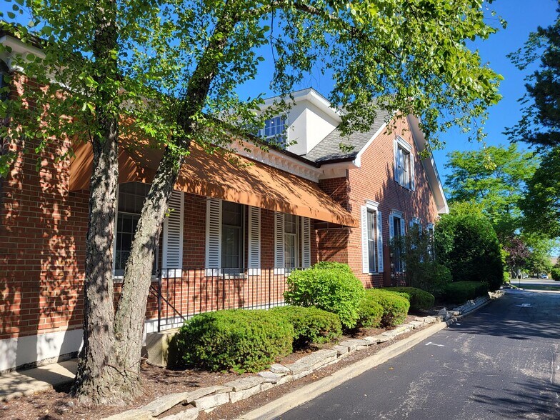 More Photos Of 1025 W Everett Rd, Lake Forest Medical For Lease