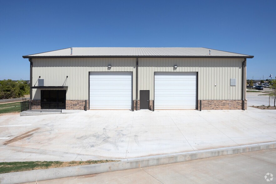 More Photos Of 8013 Northside Dr, Oklahoma City Industrial For Sale