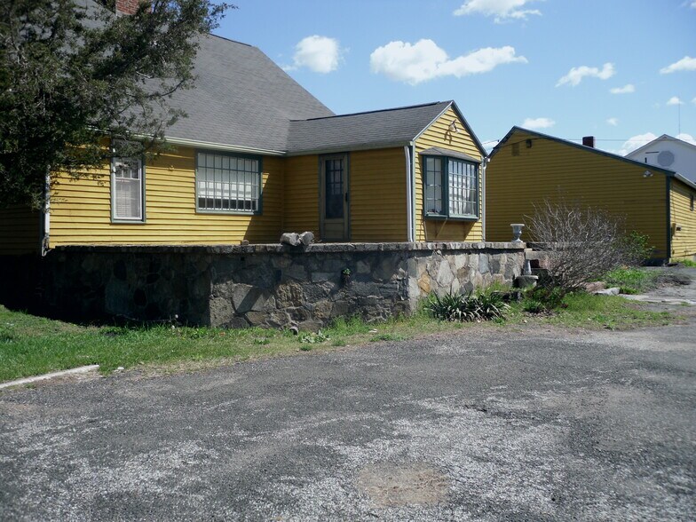 More Photos Of 596 Main St, Somers Freestanding For Sale