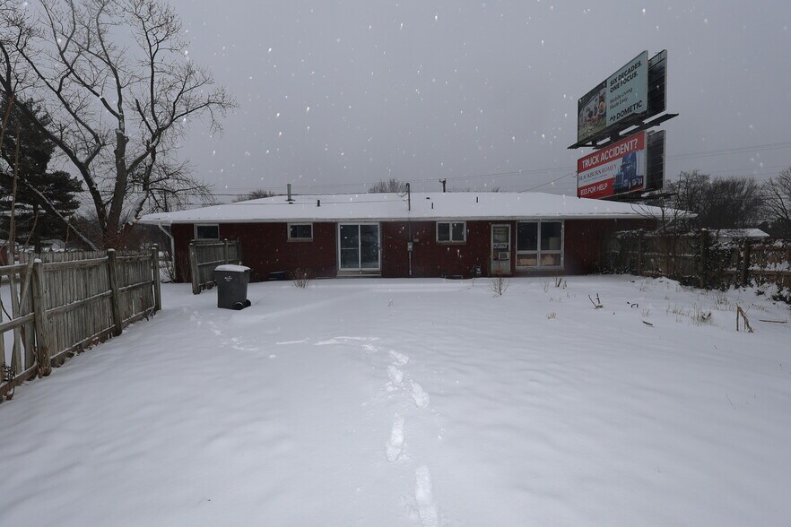 More Photos Of 3002 Old US 20 W, Elkhart Specialty For Sale