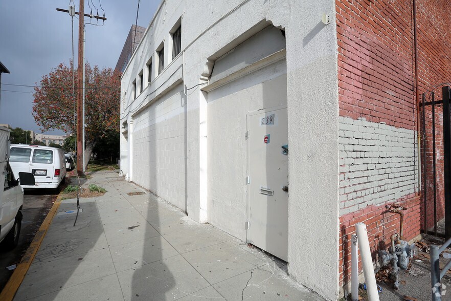 More Photos Of 239-241 W 15th St, Los Angeles Manufacturing For Lease