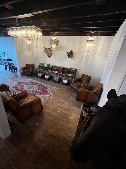 More Photos Of 610 E Market St, Louisville Freestanding For Sale