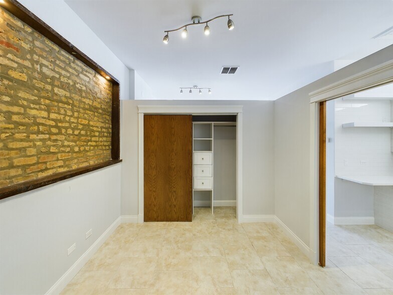 More Photos Of 2064 N Western Ave, Chicago Storefront Retail Residential For Lease