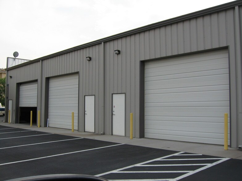 More Photos Of 15534 E Hinsdale Cir, Centennial Light Distribution For Lease