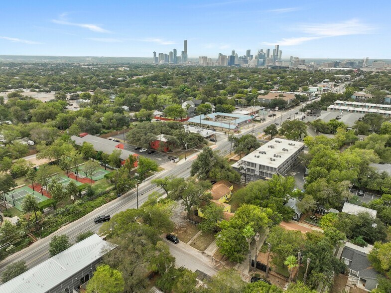 More Photos Of 2710 Manor Rd, Austin Office For Sale