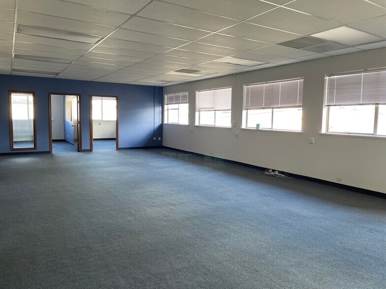 More Photos Of 4257 24th Ave W, Seattle Research And Development For Lease