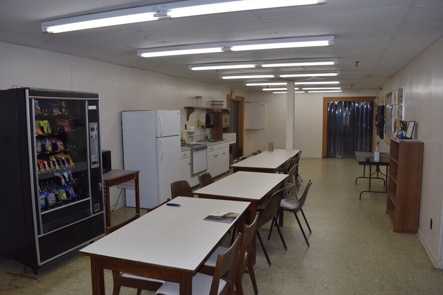 More Photos Of 1014 1st St W, Conover Warehouse For Lease