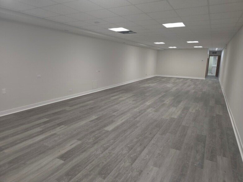 More Photos Of 4534-4536 W 63rd St, Chicago Storefront Retail Residential For Lease