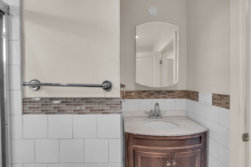 More Photos Of 715 Flanders Rd, Riverhead Office For Sale