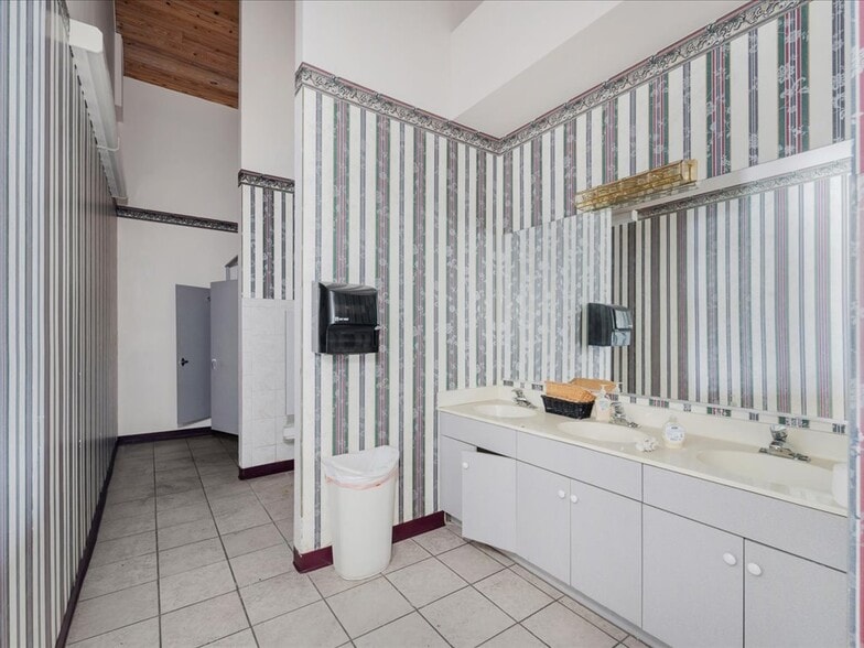 More Photos Of 4630 Palm Beach Blvd, Fort Myers Religious Facility For Sale