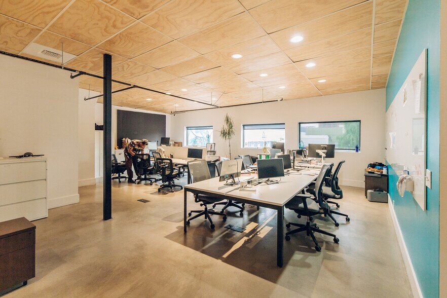 More Photos Of 111 SE Yamhill St, Portland Warehouse For Sale