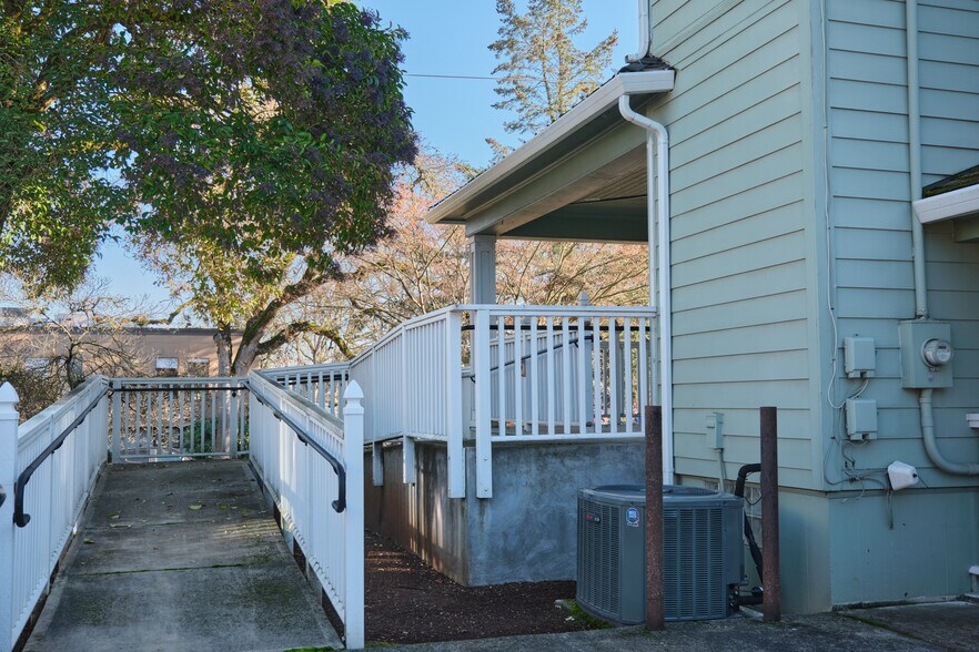 More Photos Of 1491 Commercial St SE, Salem Office Residential For Sale