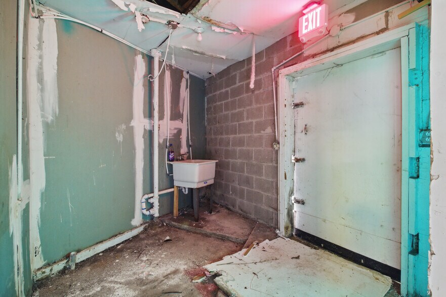 More Photos Of 14049-14051 Gratiot Ave, Detroit Storefront Retail Office For Sale