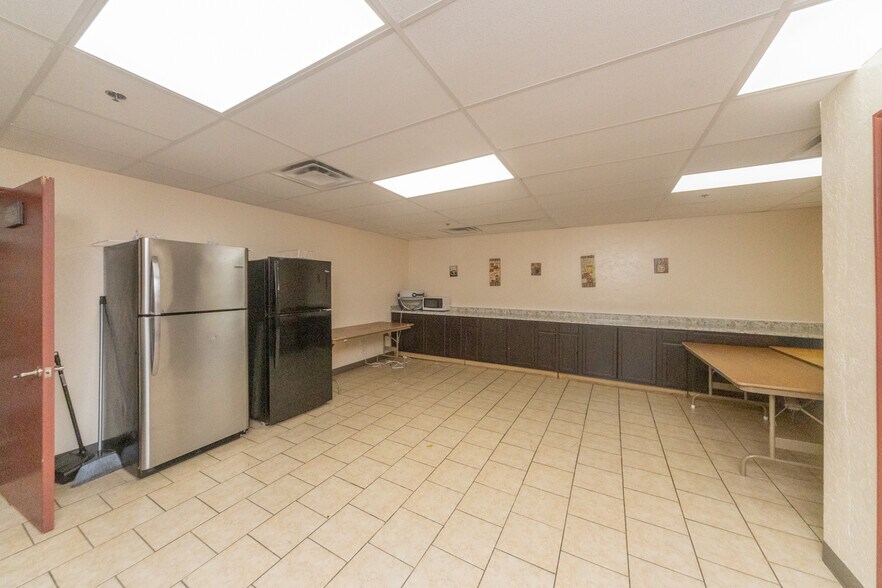 More Photos Of 3131 N MacArthur Blvd, Bethany Office For Sale