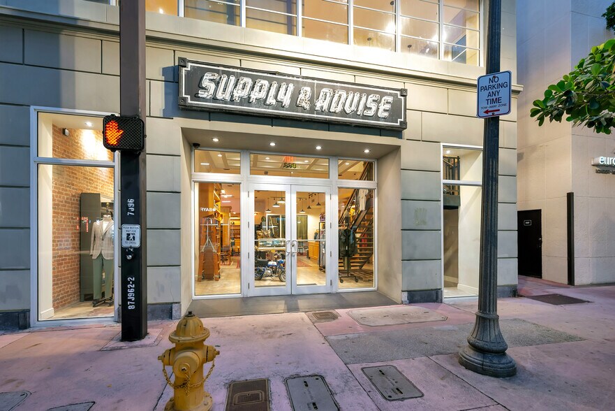 More Photos Of 223 SE 1st St, Miami Storefront Retail Office For Lease