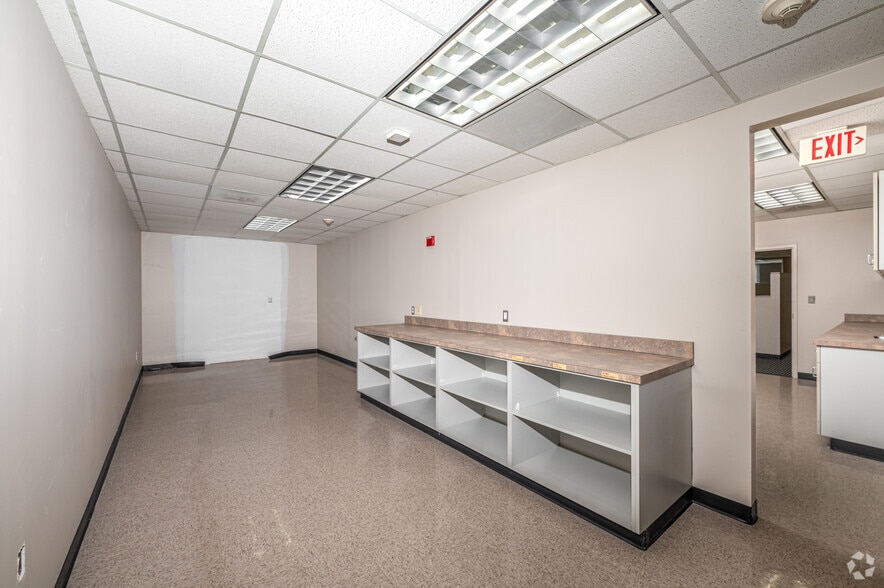 More Photos Of 7220 Wisconsin Ave, Bethesda Medical For Lease