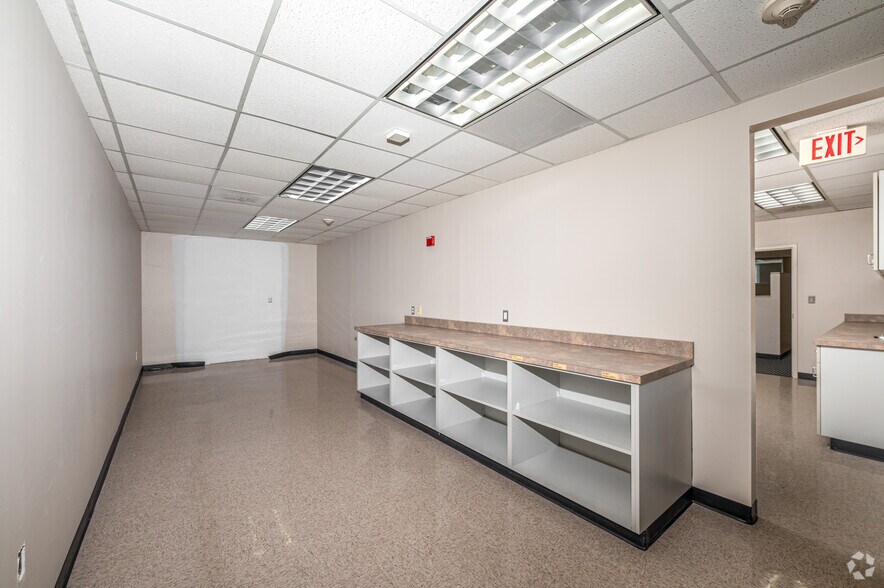 More Photos Of 7220 Wisconsin Ave, Bethesda Medical For Lease