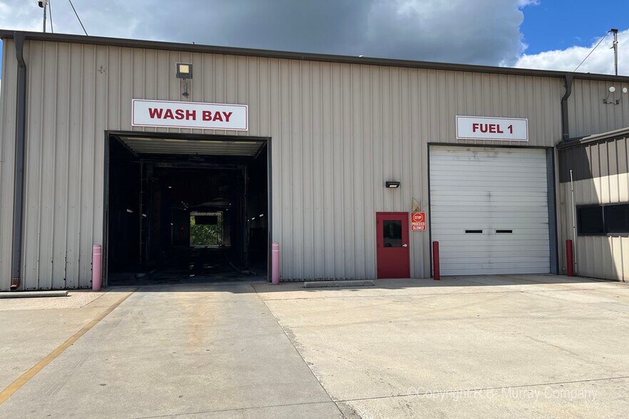 More Photos Of 2813 N Neergard Ave, Springfield Truck Terminal For Sale