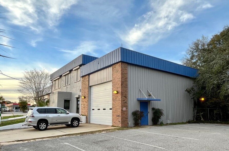 Primary Photo Of 2 Racetrack Rd NE, Fort Walton Beach Warehouse For Lease