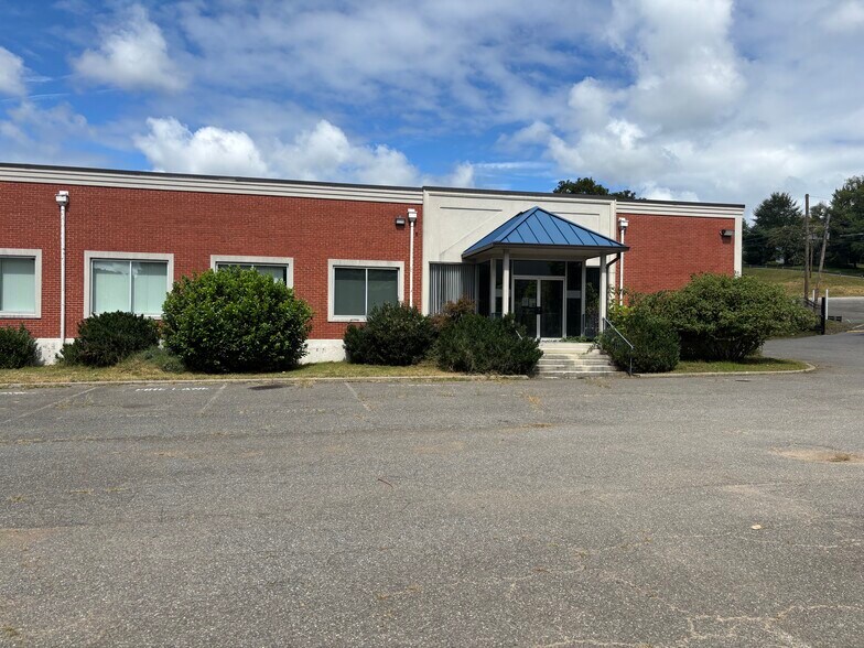 More Photos Of 1000 Robins Rd, Lynchburg Manufacturing For Lease