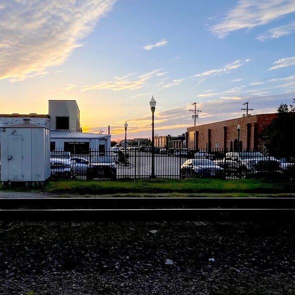 More Photos Of 98 Avenue A, Conroe General Retail For Lease