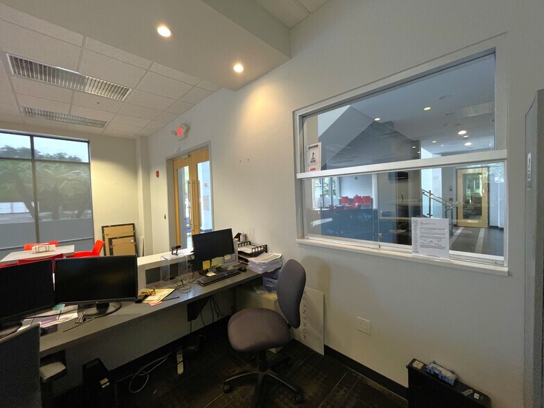 More Photos Of 5402 W Laurel St, Tampa Loft Creative Space For Sale