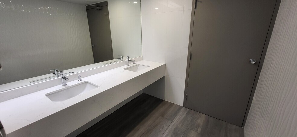 More Photos Of 920 Yonge St, Toronto Office Residential For Lease